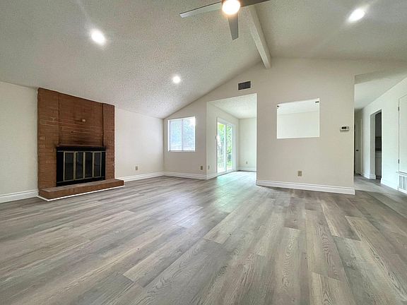 4th image of 1729 Cricket Hollow Dr