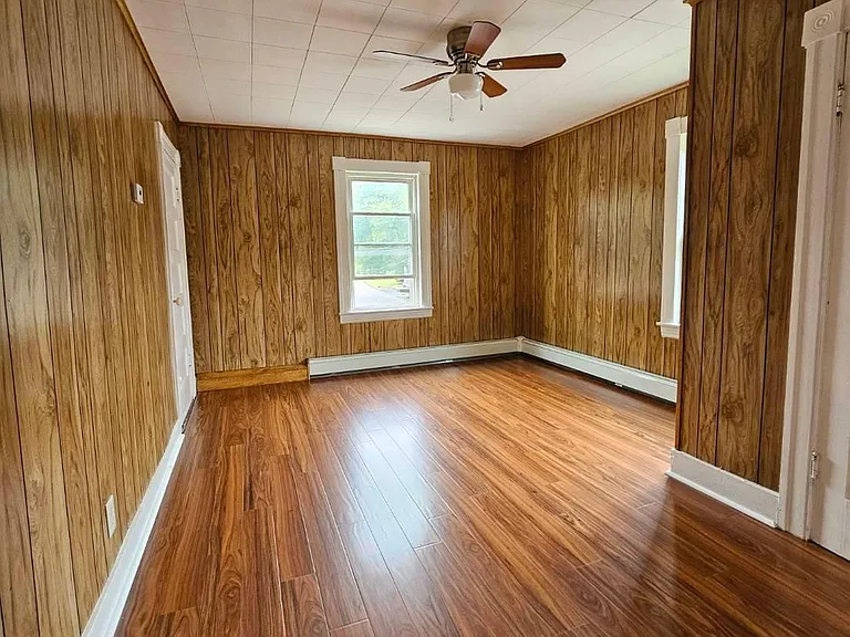 4 Clarissa St #2 — Photo 11