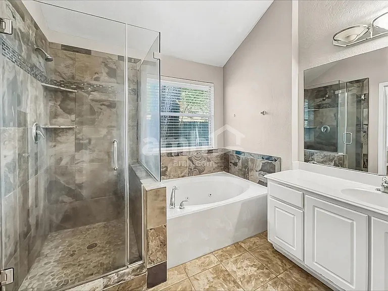 5 Paddock Pines Pl — Photo 12