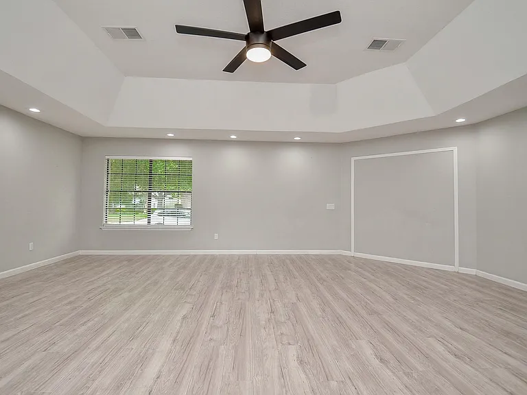 22018 Grand Forks Dr — Photo 14