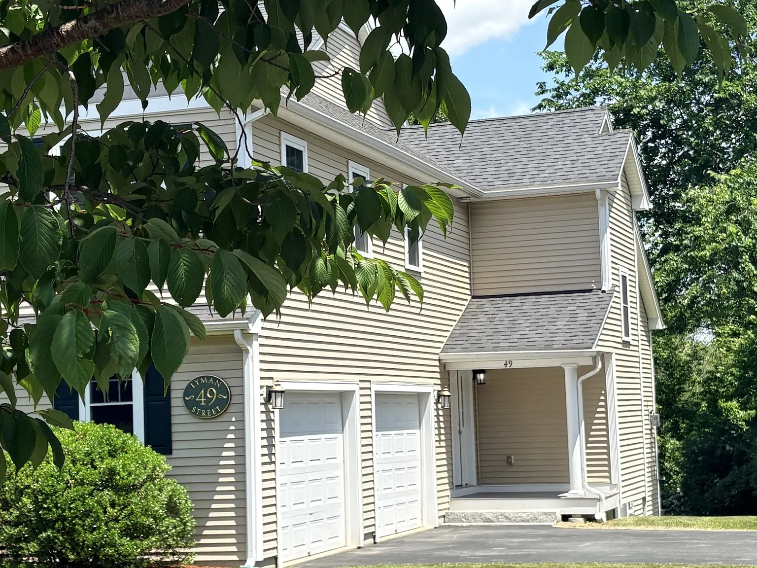 3 bed, 2.5 bath, 2400 sqft, $4,000 — Photo 3