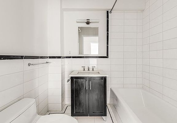 4th image of 56 7th Ave APT 9G