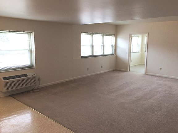 4th image of 644 George St APT 13