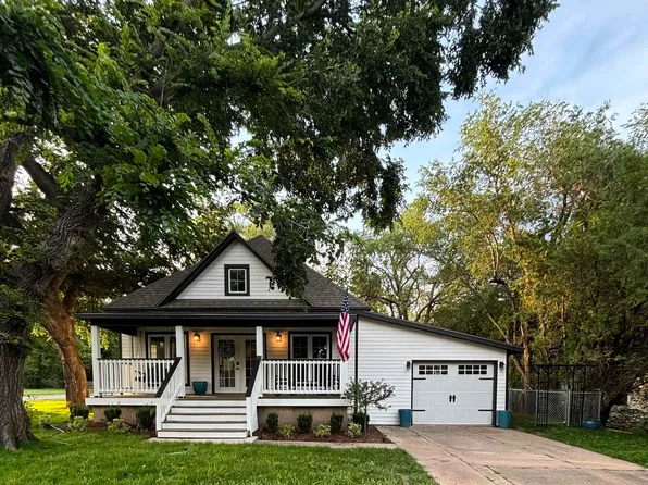 302 E 7th Ave, Belle Plaine, KS 67013