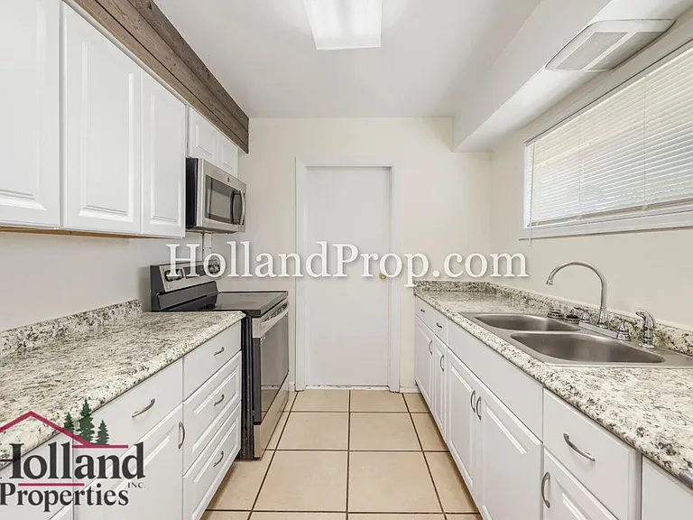 21820 Johnson St — Photo 5