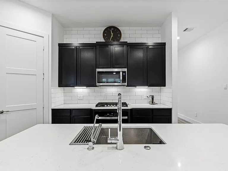 318 Springfield Terrace Dr — Photo 5