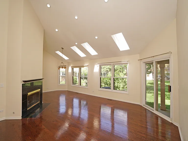 229 Willow Pkwy — Photo 4