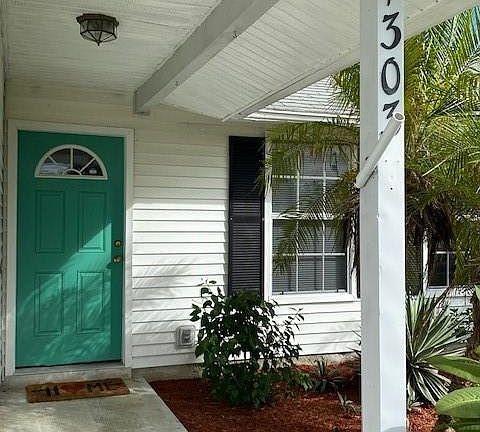 3rd image of 1303 SW 25th St