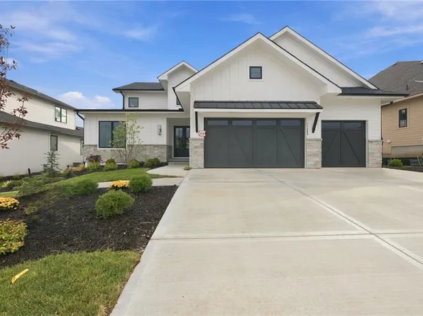 17609 Knox St, Overland Park, KS 66221