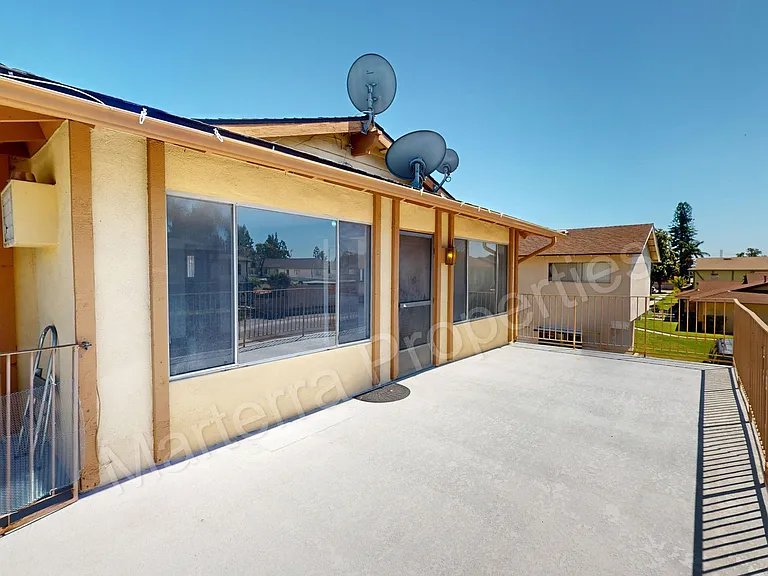 2314 E Ball Rd — Photo 18