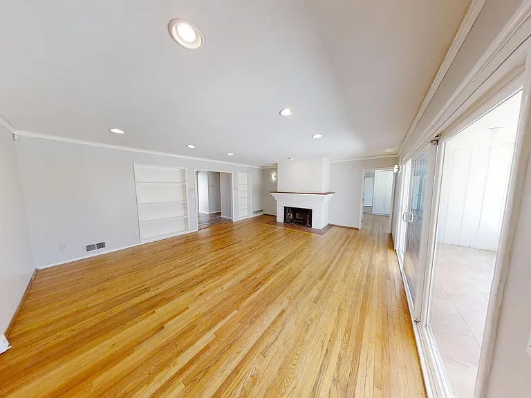 5640 Dorothy Way — Photo 6