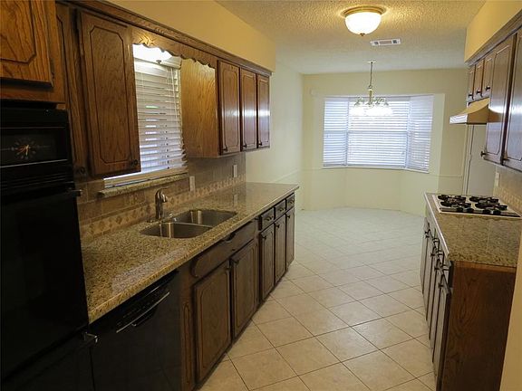 2nd image of 1621 N Park Way Dr