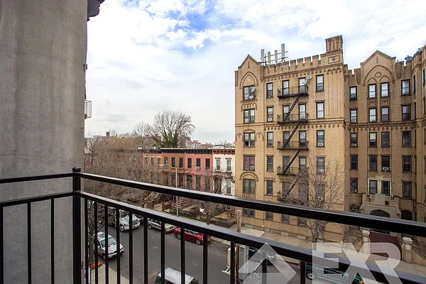 Rented by EXR | media 72