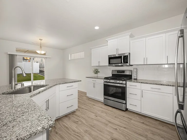 824 S Bulldog St — Photo 17
