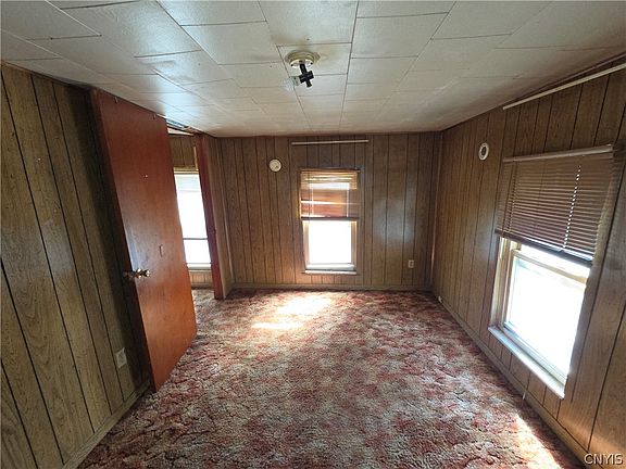 5th image of 318 Hatch St