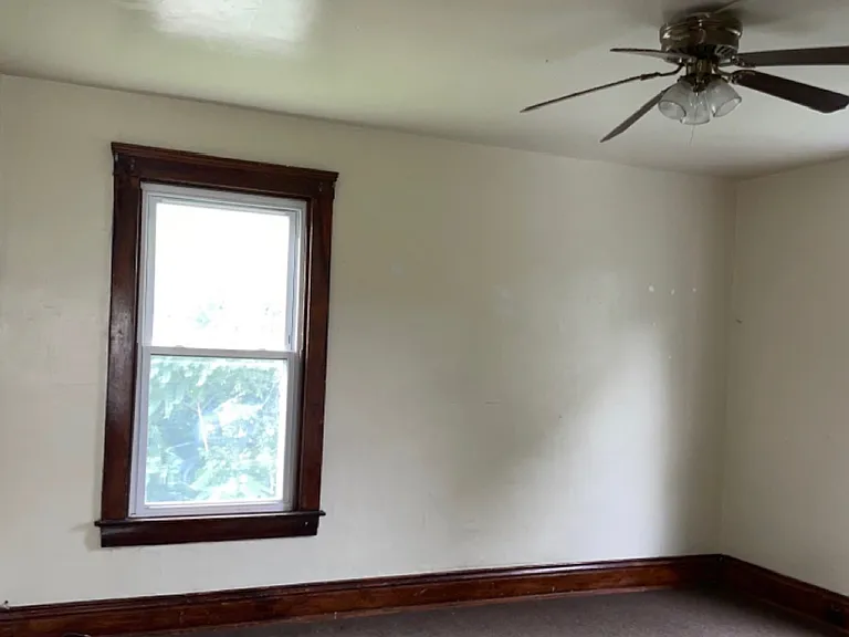 858 S 23rd St — Photo 2