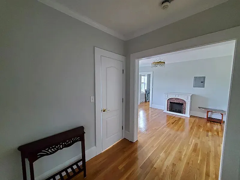 1 bed, 1.0 bath, 600 sqft, $1,902 — Photo 2