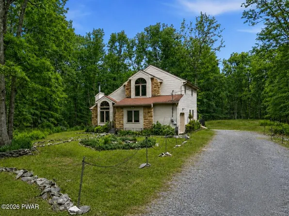 3176 Bluebird Dr, Bushkill, PA 18324