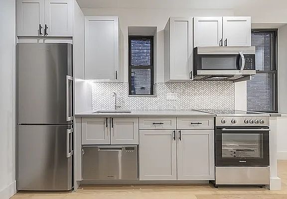 3rd image of 244 E 46th St APT 2B