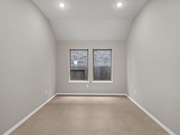 5th image of 306 Violet Crown Ln