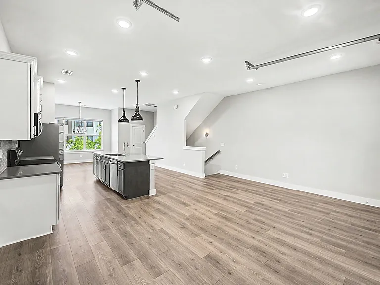221 Stonecrest Cir — Photo 15