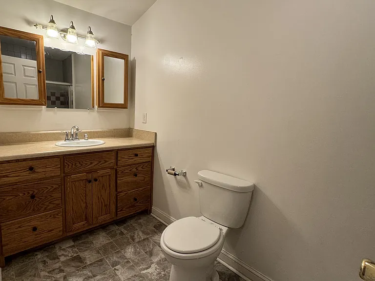 3136 Ridge Ave — Photo 2