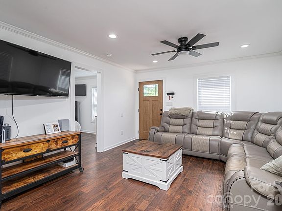 5th image of 304 Margie St