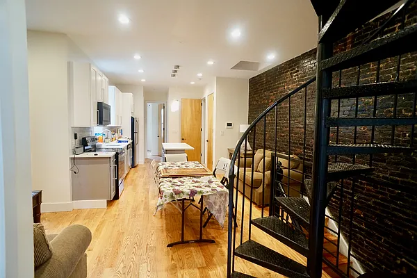 Rented by Highline Residential | media 13