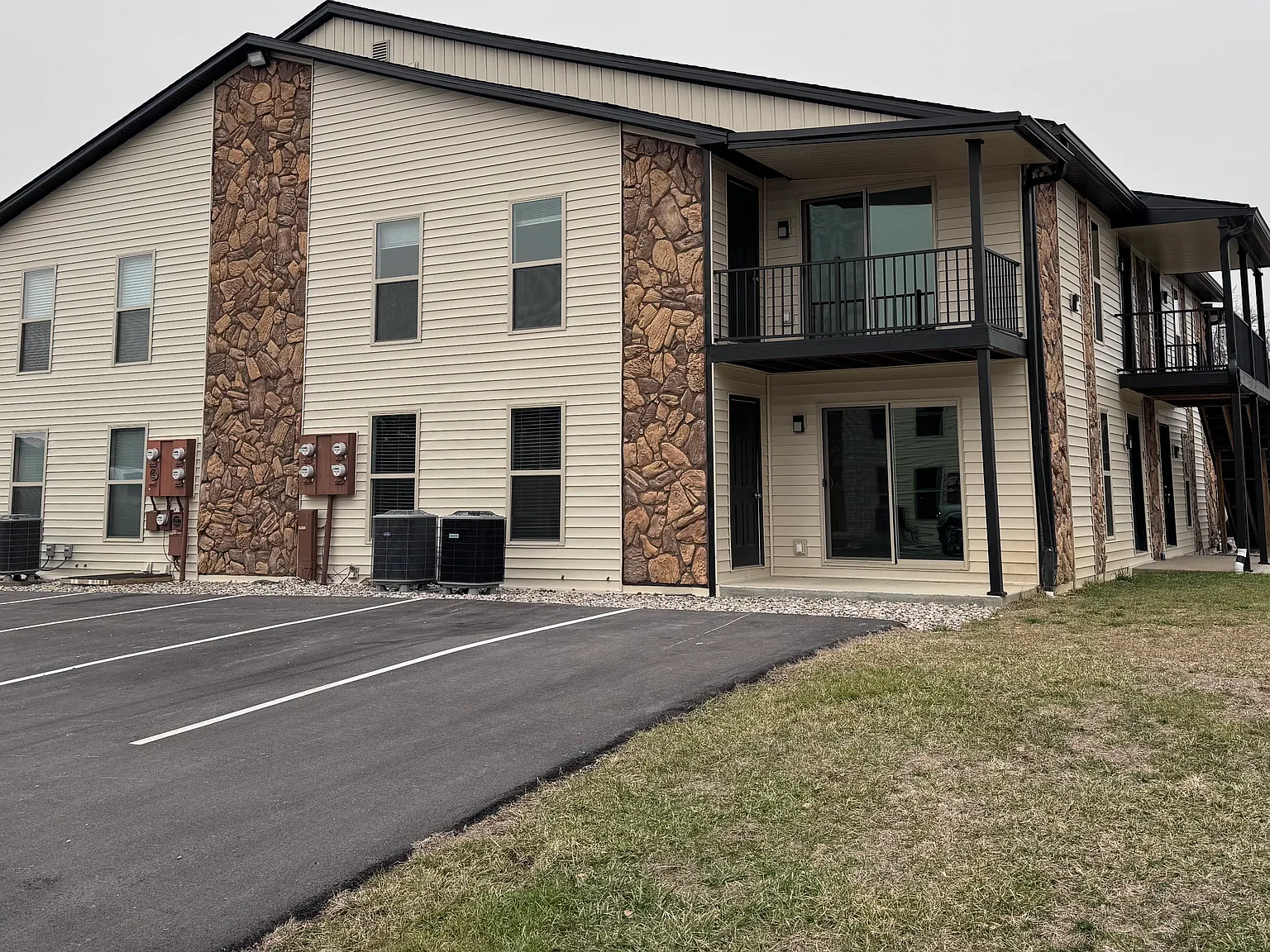 2 bed, 1.5 bath, 1050 sqft, $1,000 — Photo 1