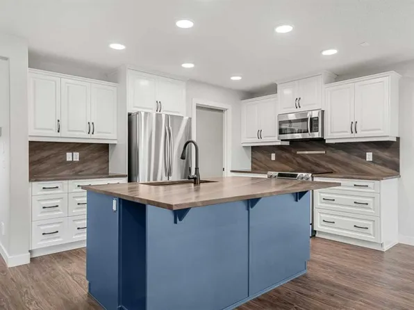 175 Kincora Cres NW, Calgary, AB T3R 0N4
