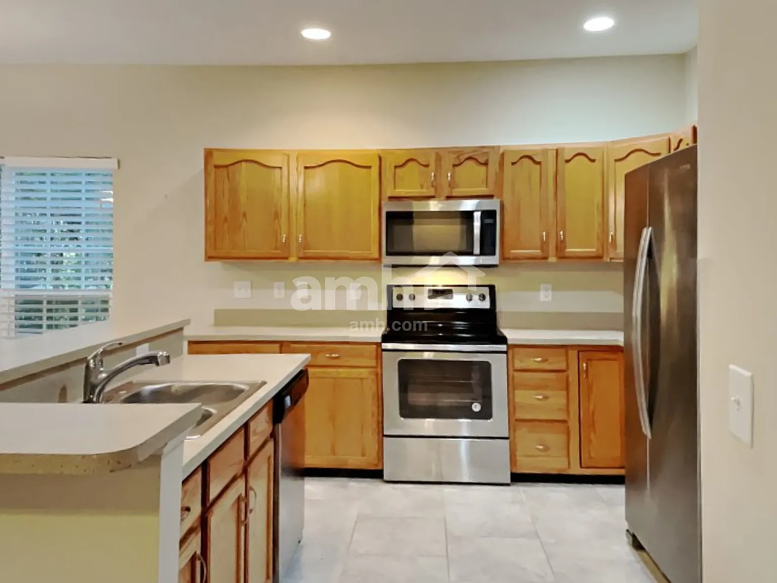 5 bed, 3.5 bath, 2799 sqft, $3,350 — Photo 3