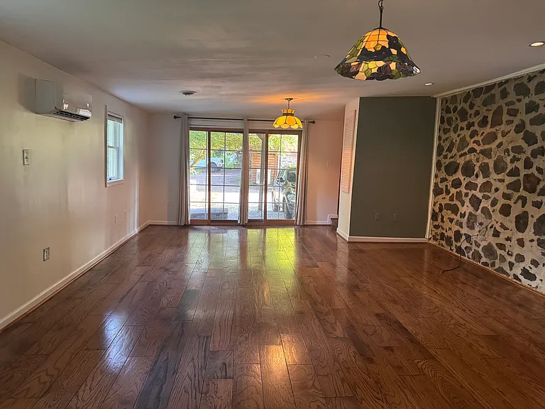 3886 College Ave — Photo 2