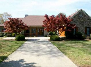 2773 Waters Edge Dr, Gainesville, GA 30504