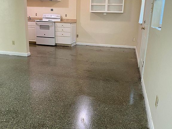 3rd image of 912 Arco Dr #1