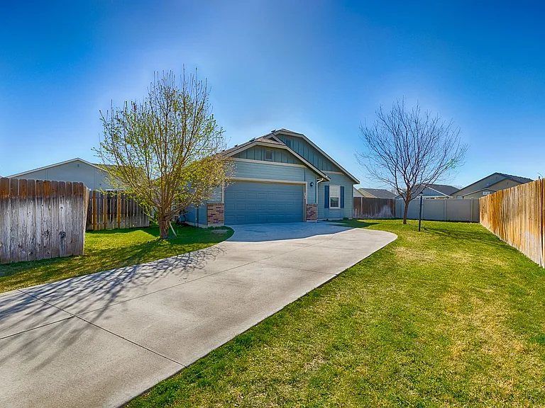 1052 N Star Bright Ln — Photo 3