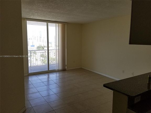 5th image of 275 NE 18th St APT 1401