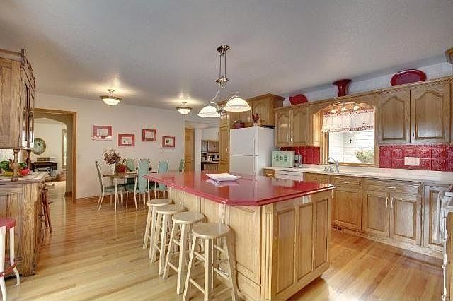 2nd image of 19421 Northfield Blvd