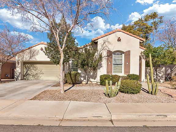 4th image of 2420 E Honeysuckle Pl