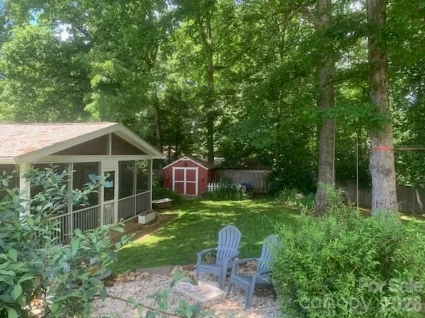 107 High St, Black Mountain, NC 28711