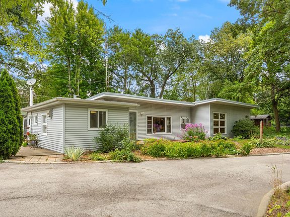 2nd image of 32W482 Forest Dr
