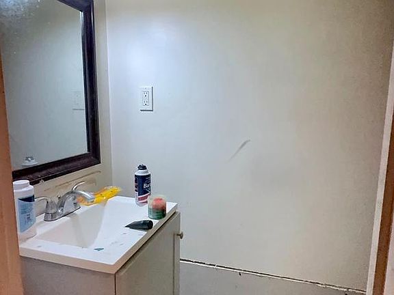 5th image of 3216 N Hope St