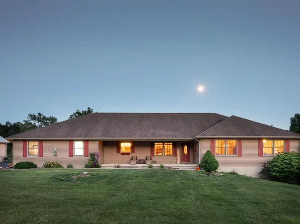 1702 W Singing Woods Rd, Edelstein, IL 61526