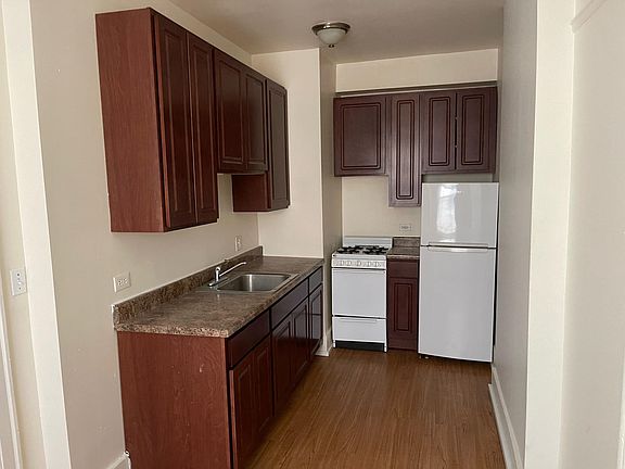 4th image of 7600 N Bosworth Ave APT 302