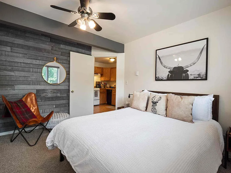 Bedroom with queen bed