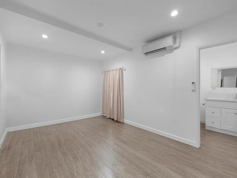 570 N Cambridge St — Photo 7
