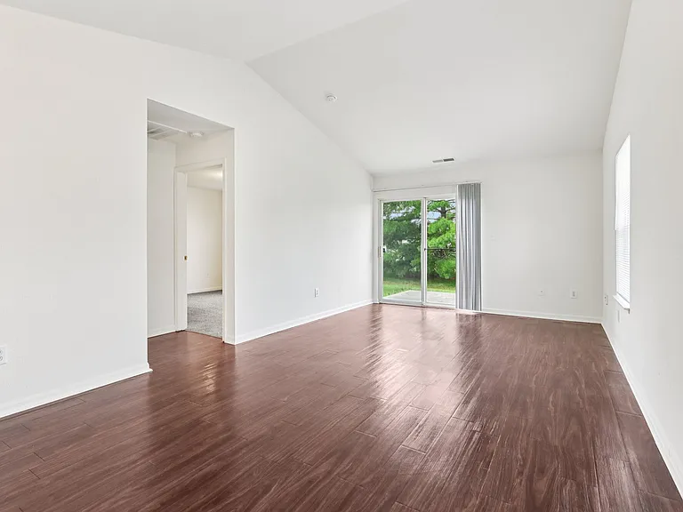 Broadway Village Apartments — Photo 34