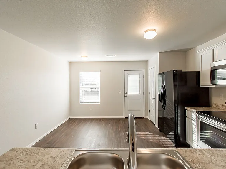 207 Pecan St — Photo 4