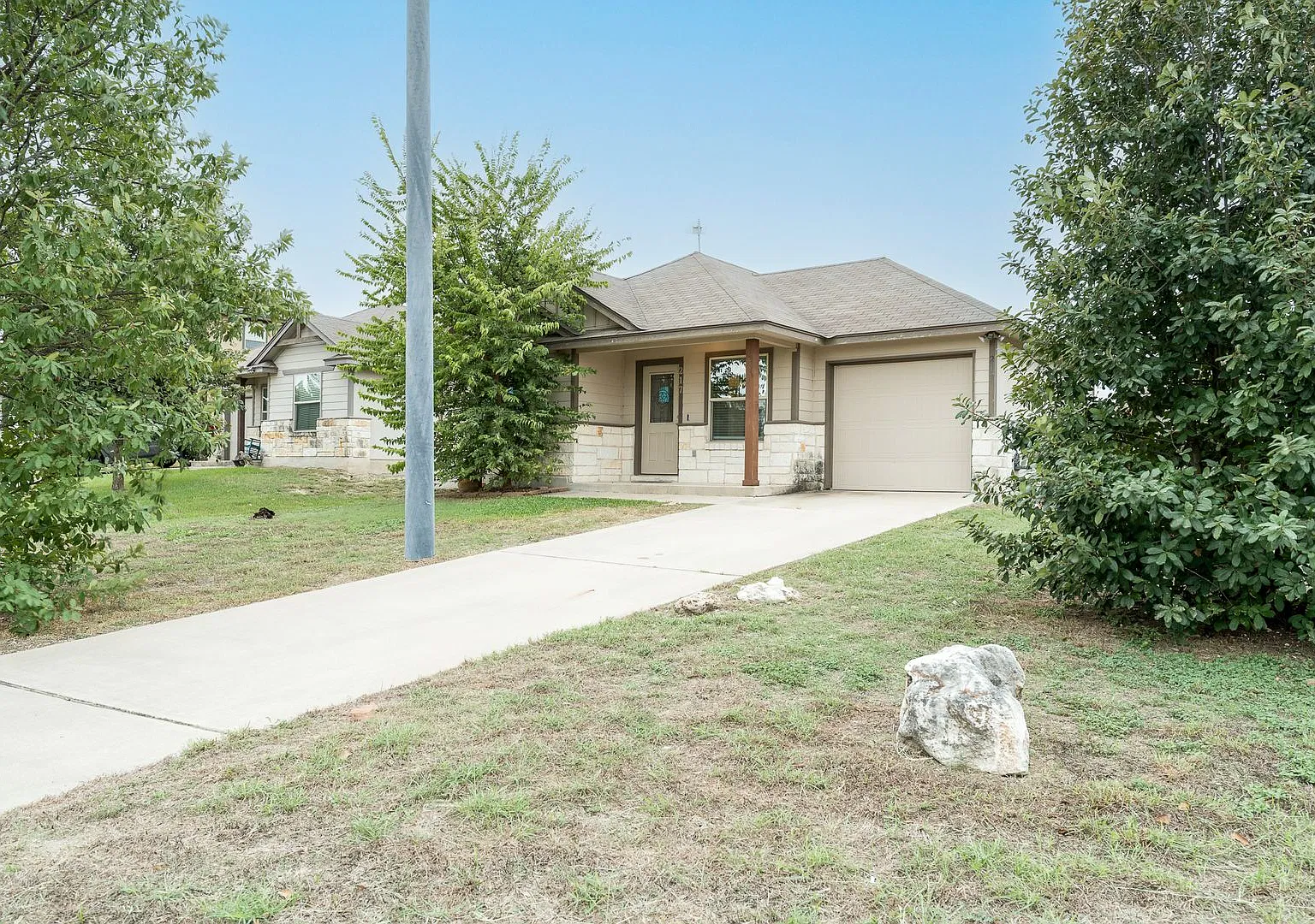 217 Azurite Dr, Jarrell, Texas 76537 — Photo 2