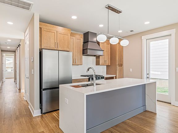 5th image of 1726A Simpkins St