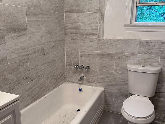 4th image of 40 Sumner Ave #2A